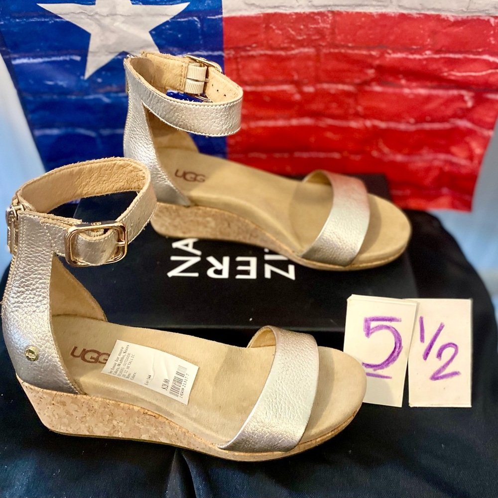 Ladies strapped sandals